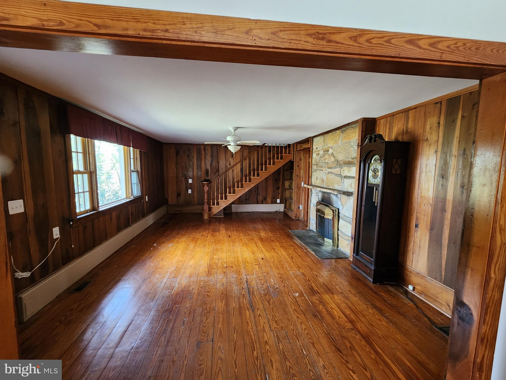 9527 Springs Road Warrenton, VA 20186 - Photo 11 of 16 Front living room