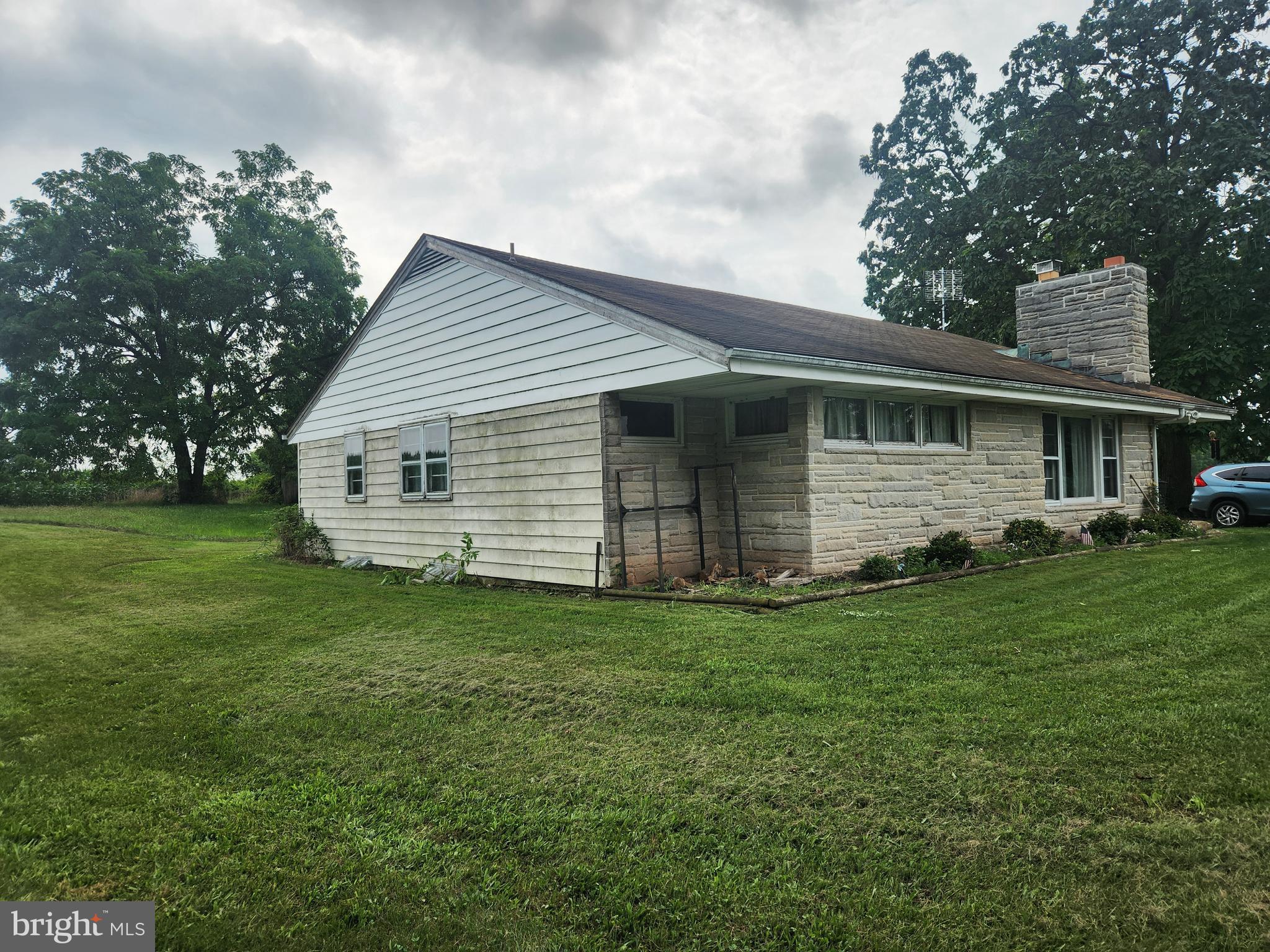 32 Bachmanville Road Hershey, PA 17033 - Photo 2 of 25 a front view of house with yard and green space