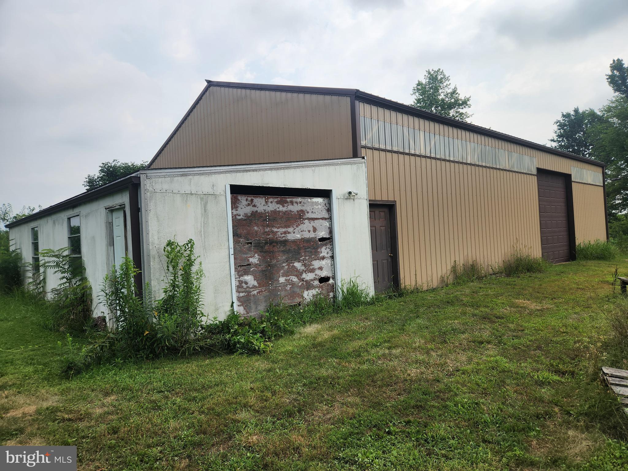 32 Bachmanville Road Hershey, PA 17033 - Photo 4 of 25 a front view of house with yard
