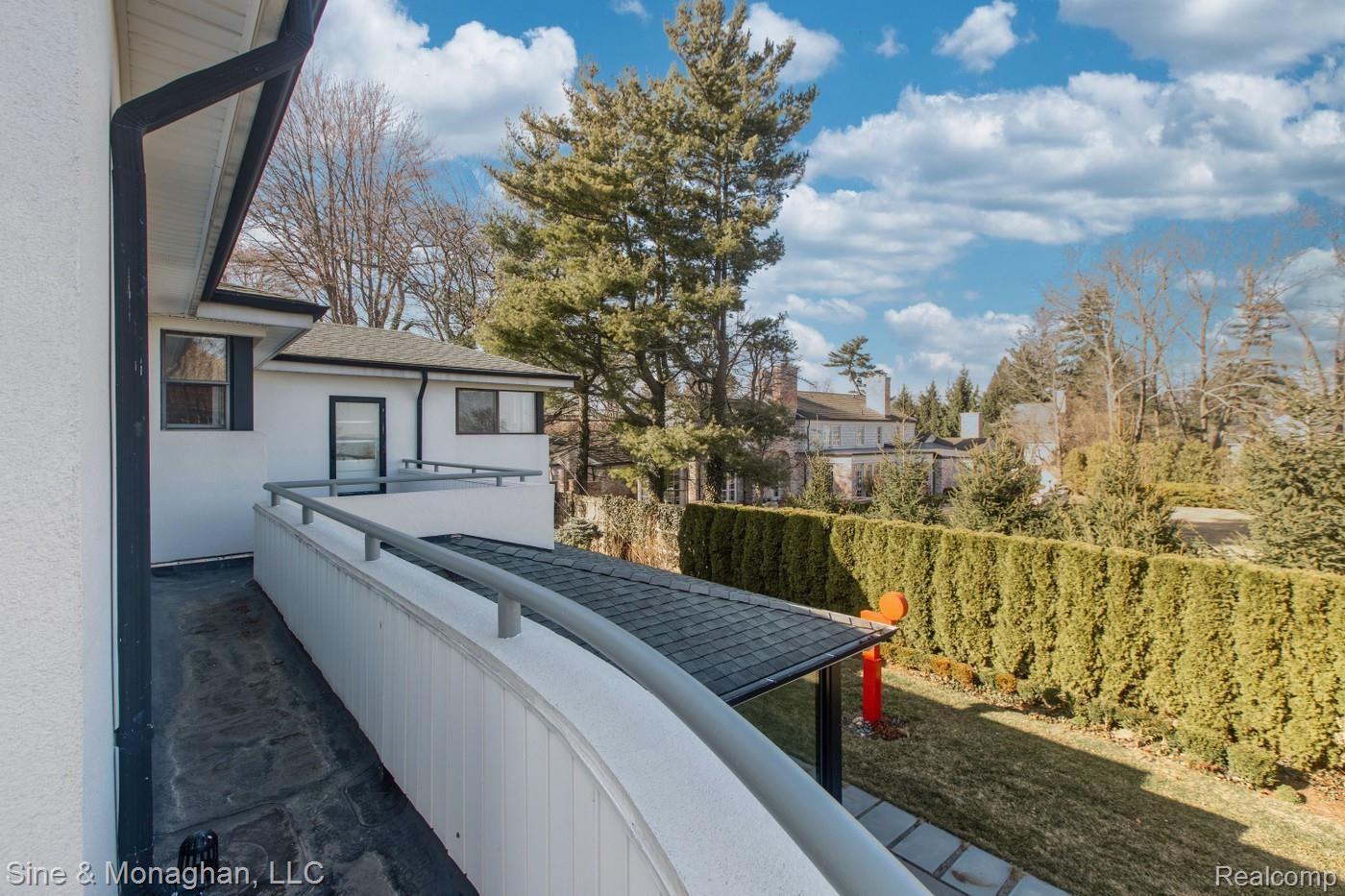 10 Provencal Road Grosse Pointe, MI 48236 - Photo 48 of 94 10-provencal-upper wrap around balcony from NE to NW.jpg