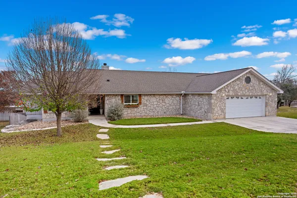 $520,000 | 138 Holly Hill Drive, Ingram, TX 78025