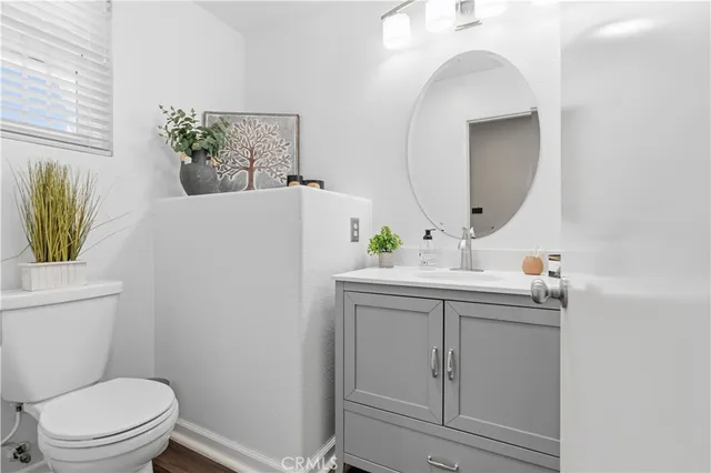 a view of a house with backyard and porch