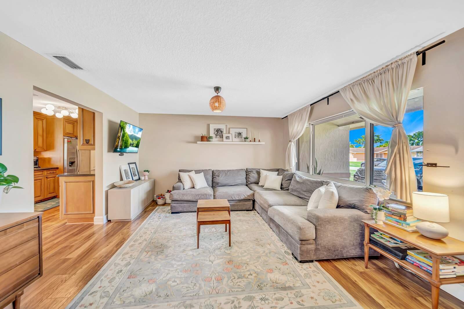 9298 Affirmed Lane Boca Raton, FL 33496 - Photo 6 of 42 06-DSC08841