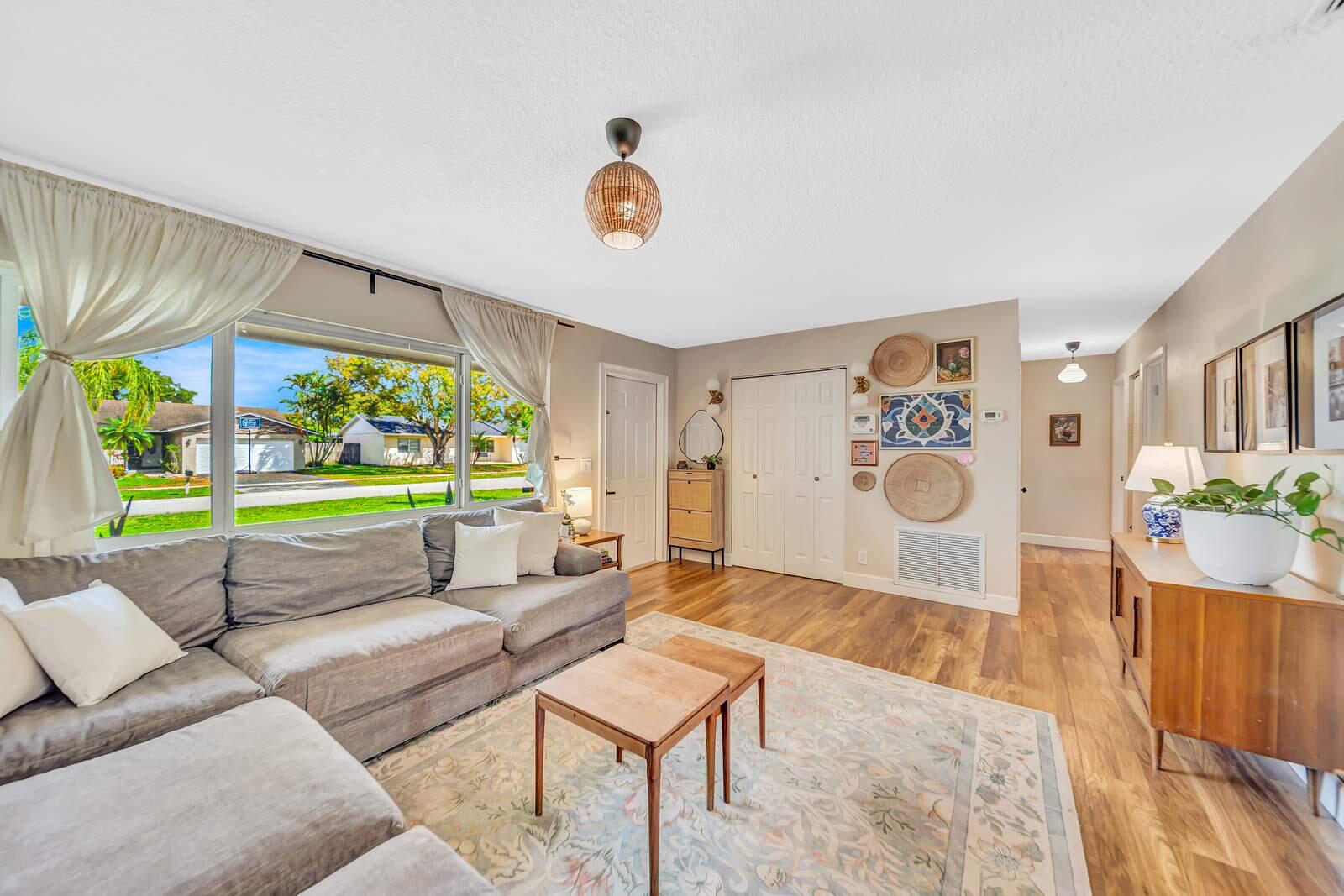 9298 Affirmed Lane Boca Raton, FL 33496 - Photo 8 of 42 08-DSC08856
