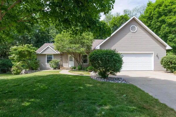 $390,000 | 11175 Delmar, Richland, MI 49083