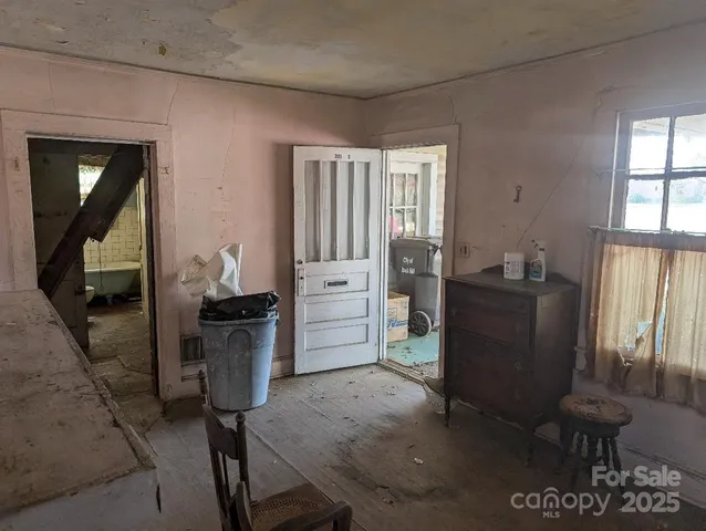 a view of a livingroom with furniture