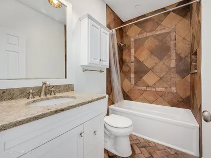$750,000 | 4512 Washington Street, Downers Grove, IL 60515