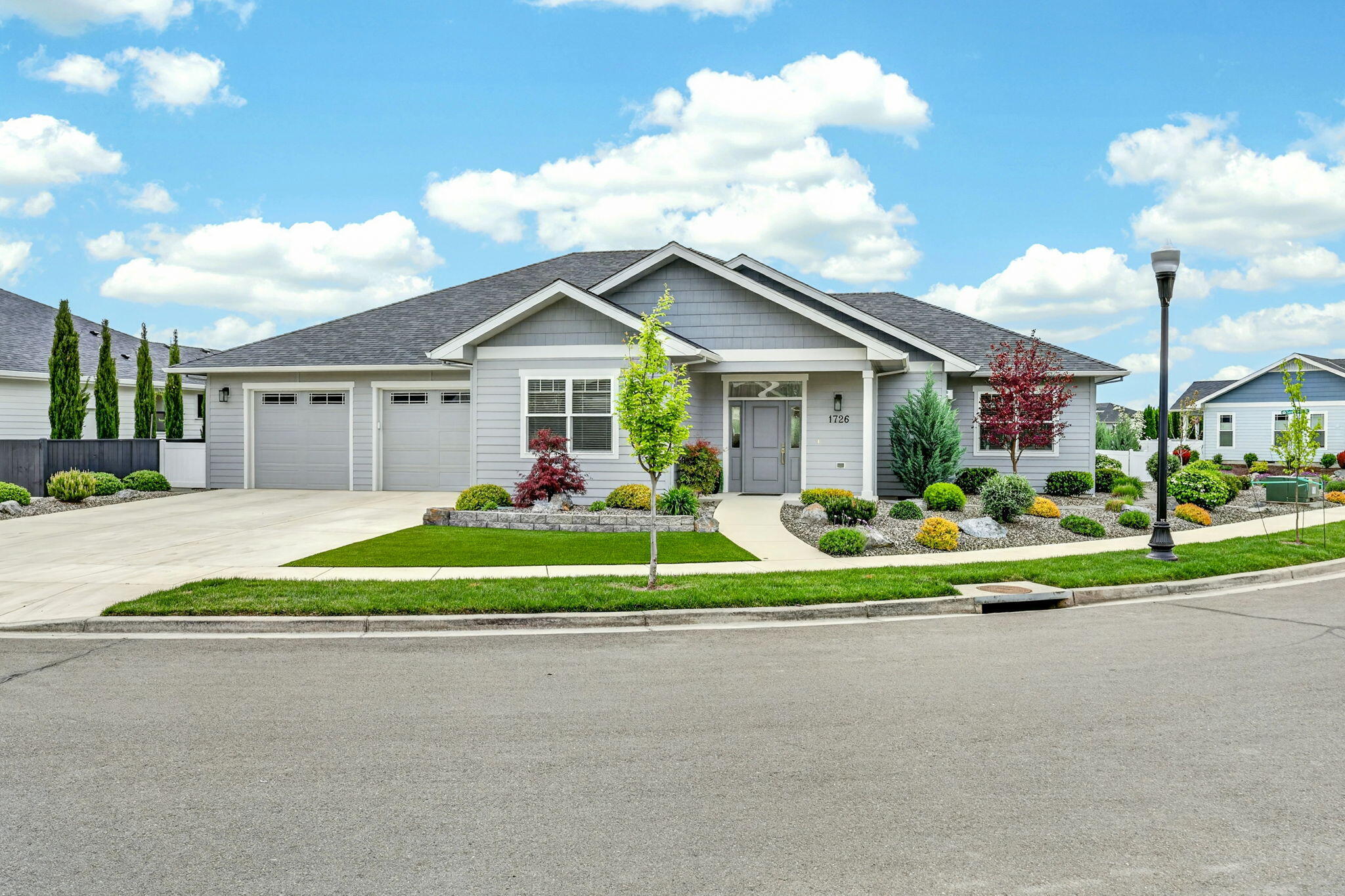 1726 River Run Street Central Point, OR 97502 - Photo 4 of 58