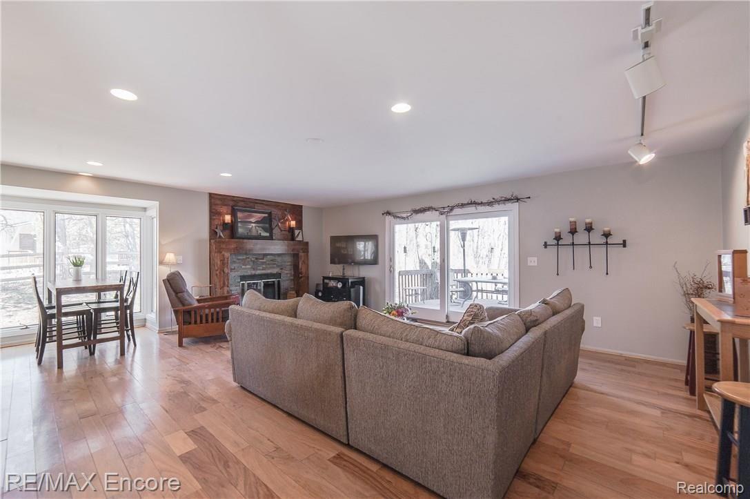 1812 Ridge Rd-11.jpg