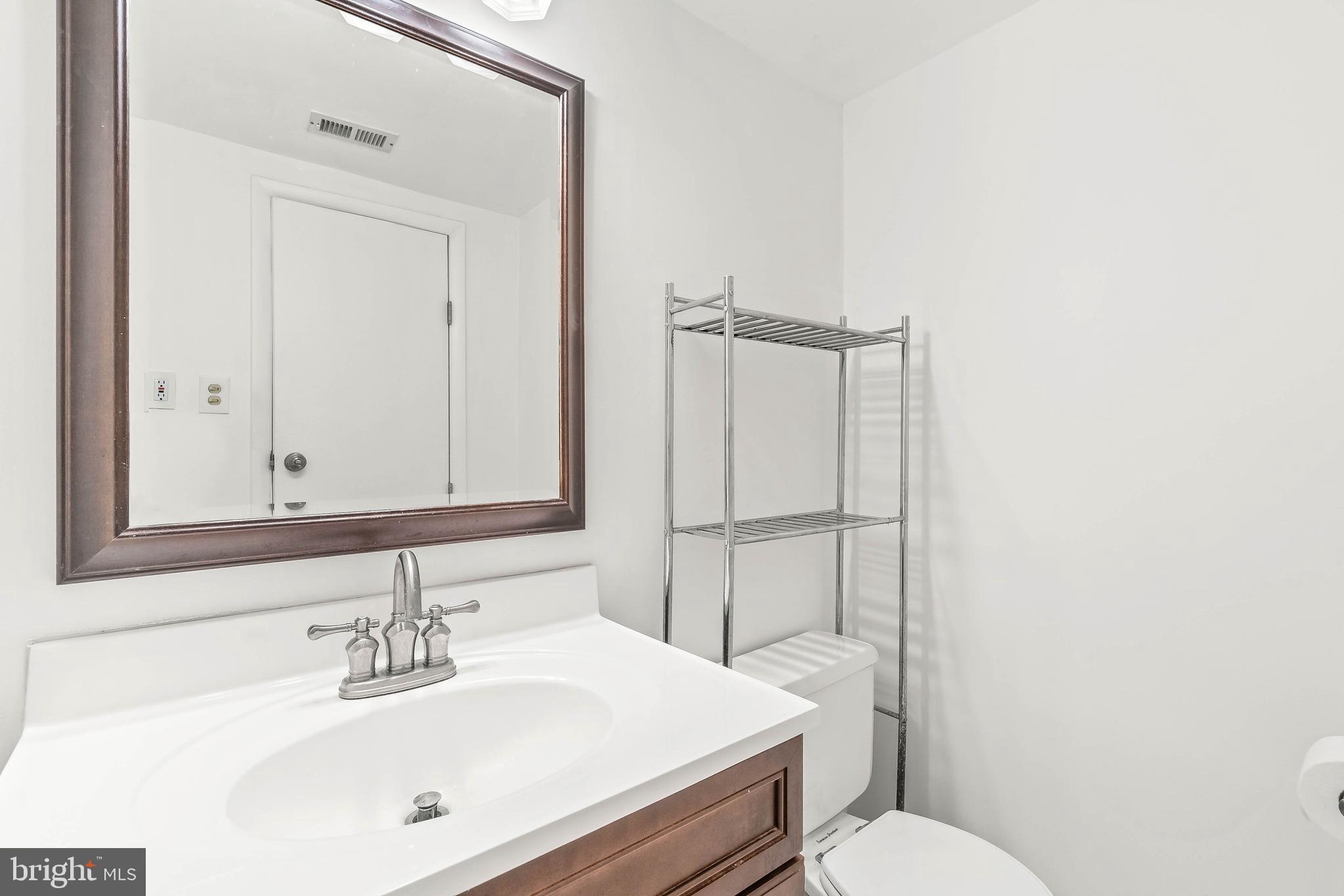 11619 Vantage Hill Road, Unit 12B Reston, VA 20190 - Photo 17 of 26