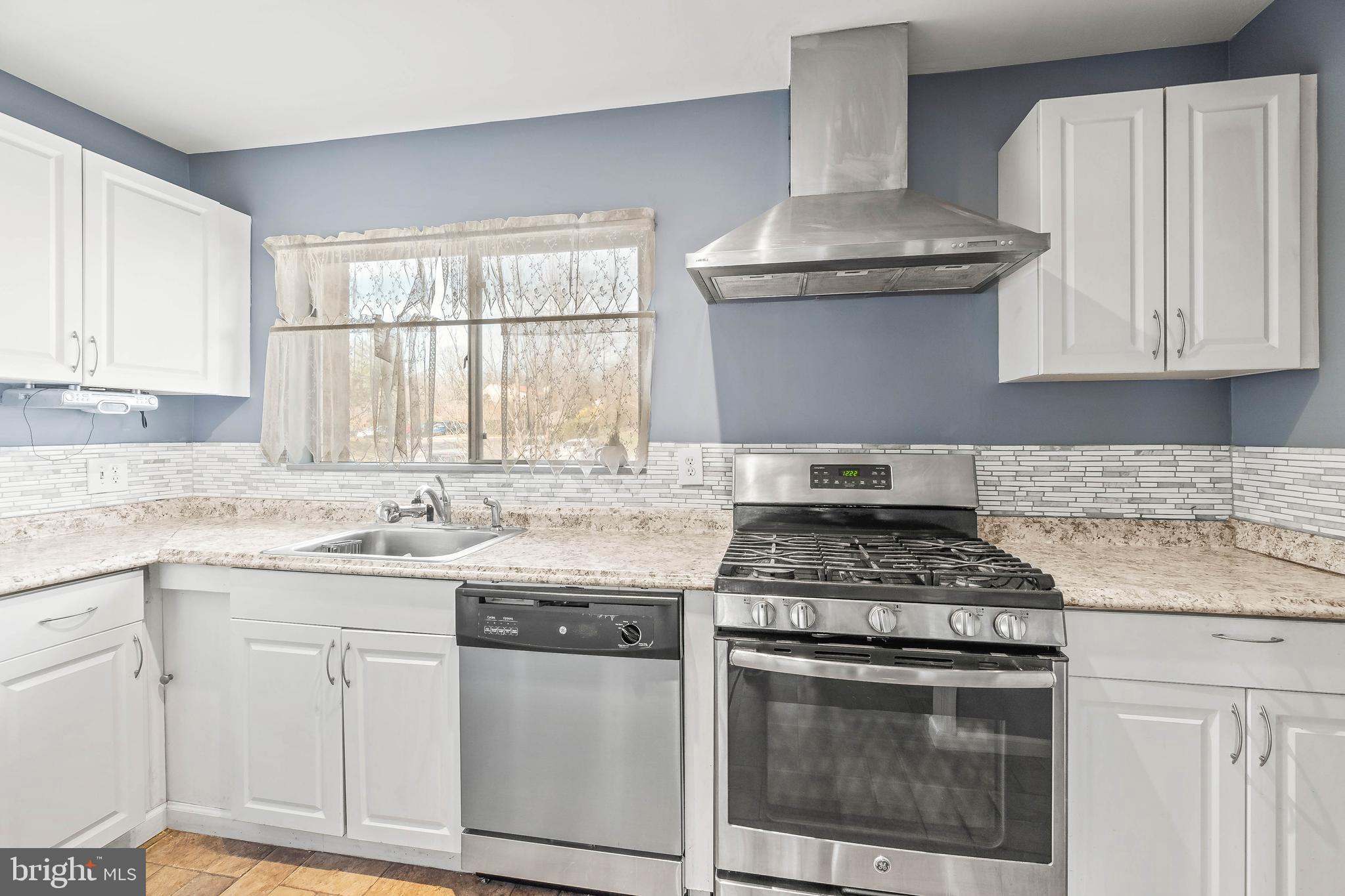 11619 Vantage Hill Road, Unit 12B Reston, VA 20190 - Photo 4 of 26