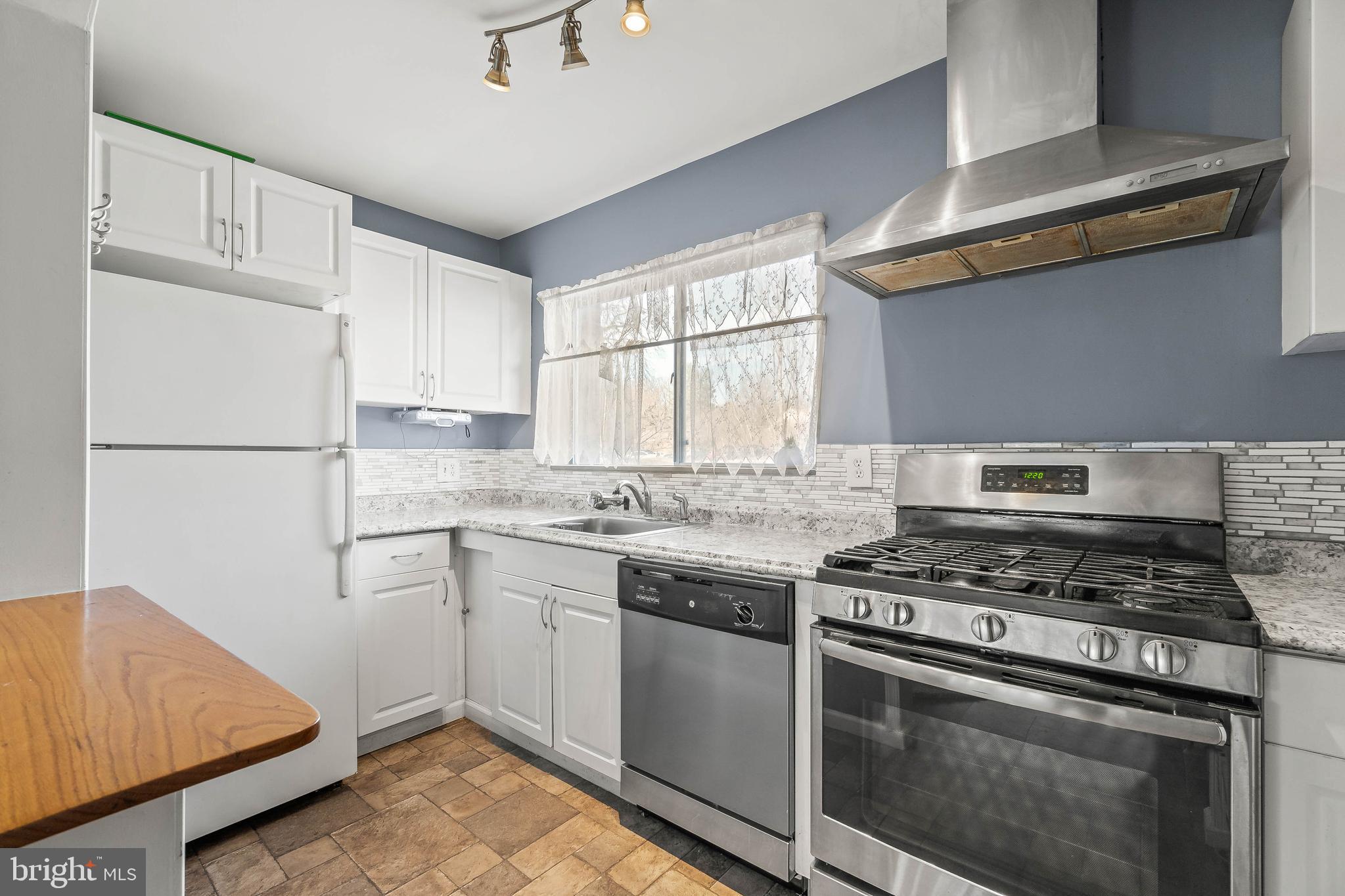 11619 Vantage Hill Road, Unit 12B Reston, VA 20190 - Photo 5 of 26