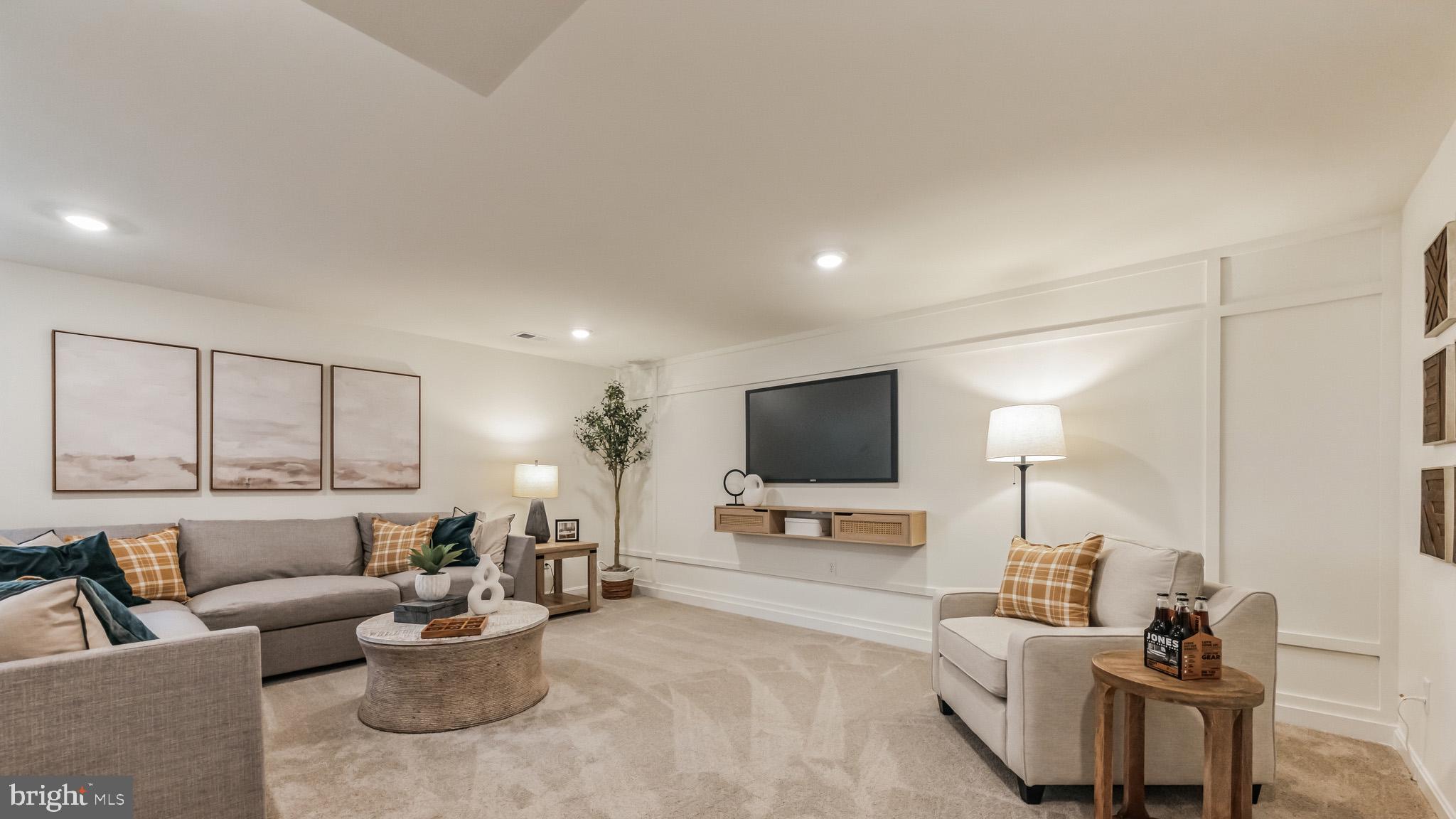 109 Pear Rdg Drive Harrisburg, PA 17111 - Photo 25 of 28 a living room with furniture and a flat screen tv