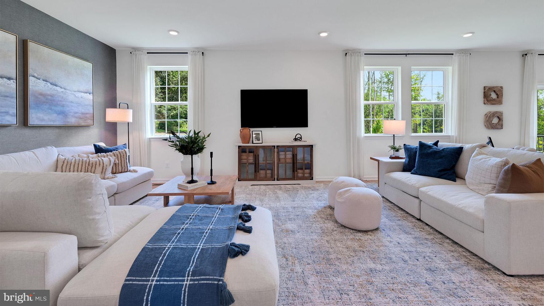 109 Pear Rdg Drive Harrisburg, PA 17111 - Photo 9 of 28 a living room with furniture and a flat screen tv