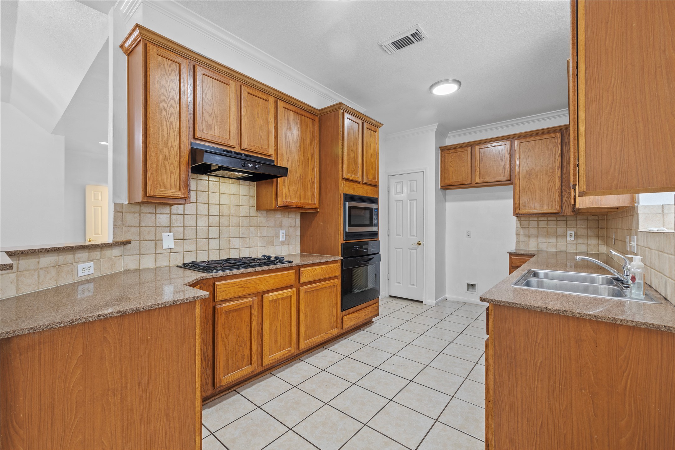 2106 Hawks Road Missouri City, TX 77489 - Photo 12 of 39 Gallery Image 12