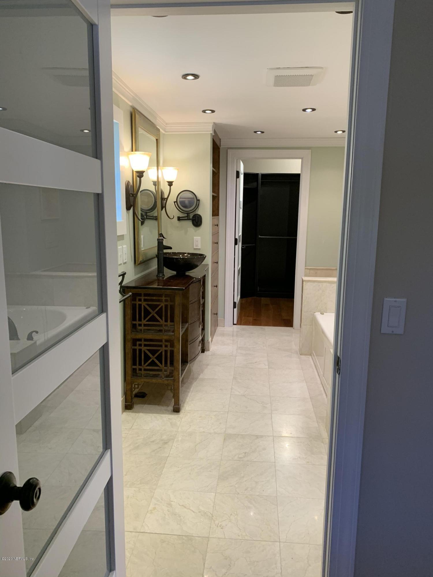 136 Manresa Road St. Augustine, FL 32084 - Photo 18 of 28 Master Bathroom