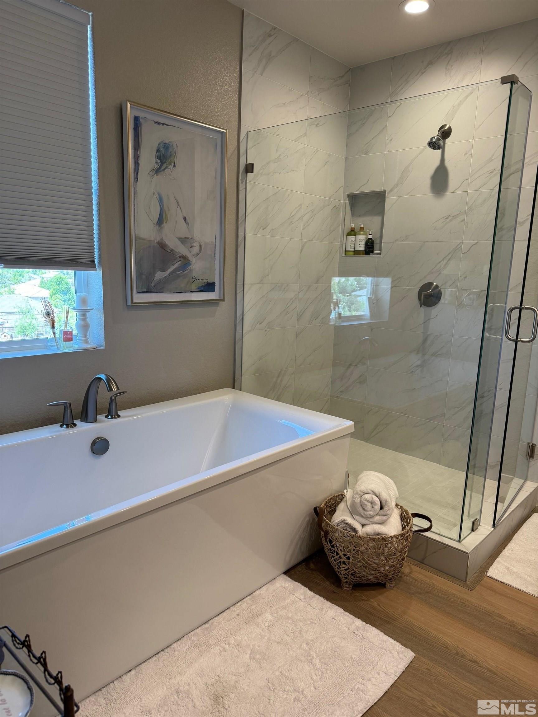 2833 Thistle Pine Court Reno, NV 89521 - Photo 10 of 25 a bath tub sitting next to a bathroom