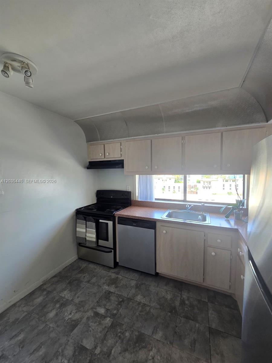 16909 North Bay Road, Unit 1020 Sunny Isles Beach, FL 33160 - Photo 28 of 37