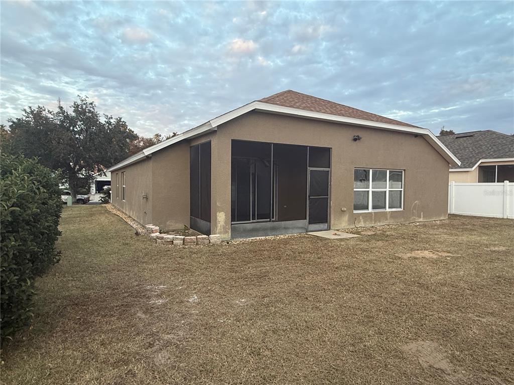 5000 Southwest 40th Place Ocala, FL 34474 - Photo 6 of 19 a backyard of a house