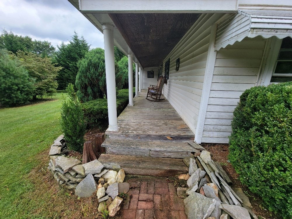 2043 Edmonds Road Galax, VA 24333 - Photo 23 of 29 Gallery Image 23