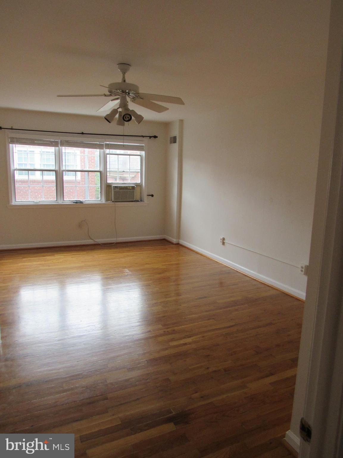 419 Quince Street Philadelphia, PA 19147 - Photo 19 of 31 3rd flr main bedroom
