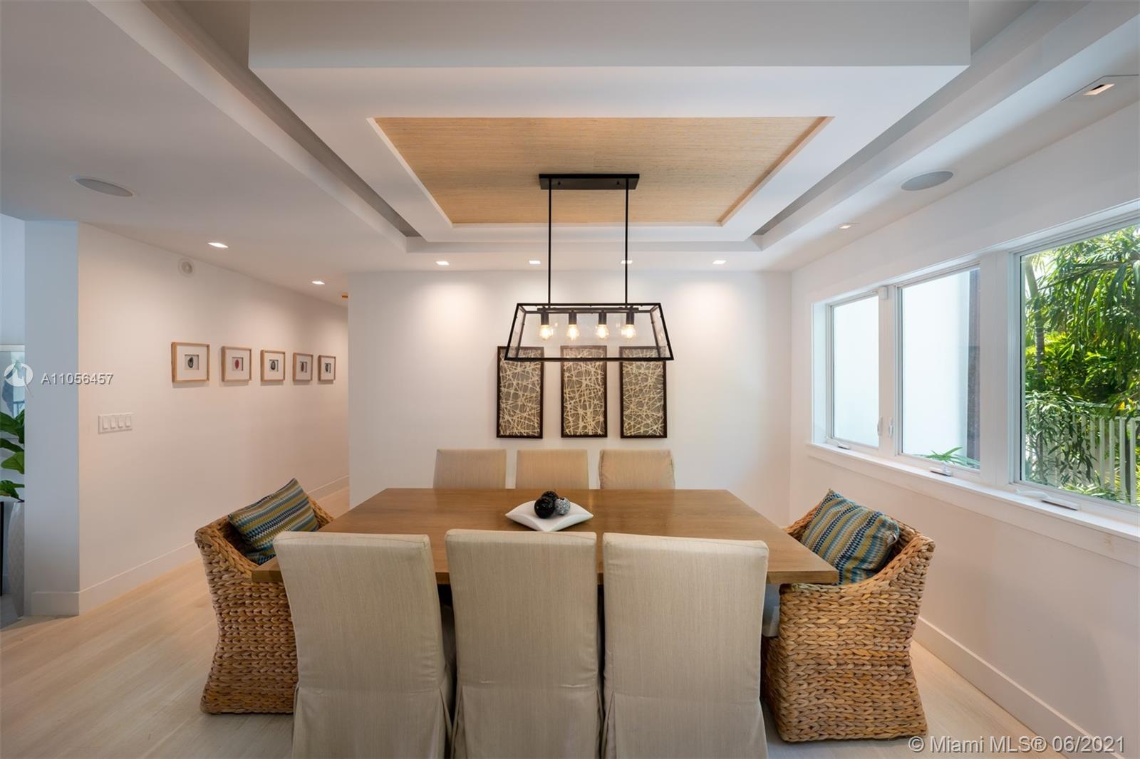 320 Pacific Road Key Biscayne, FL 33149 - Photo 15 of 27 a living room with furniture and a window