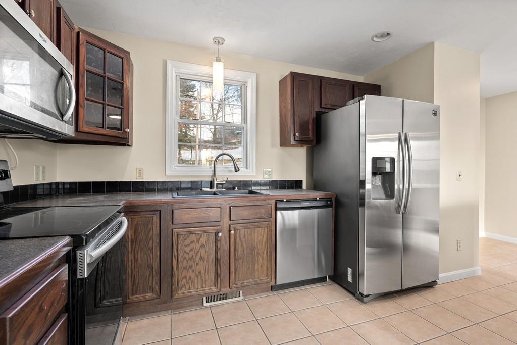 100 Clemence Hill Road Southbridge, MA 01550 - Photo 3 of 19 Gallery Image 3