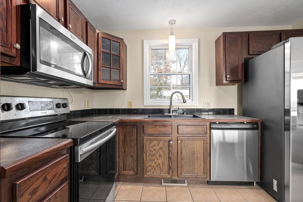 100 Clemence Hill Road Southbridge, MA 01550 - Photo 4 of 19 Gallery Image 4