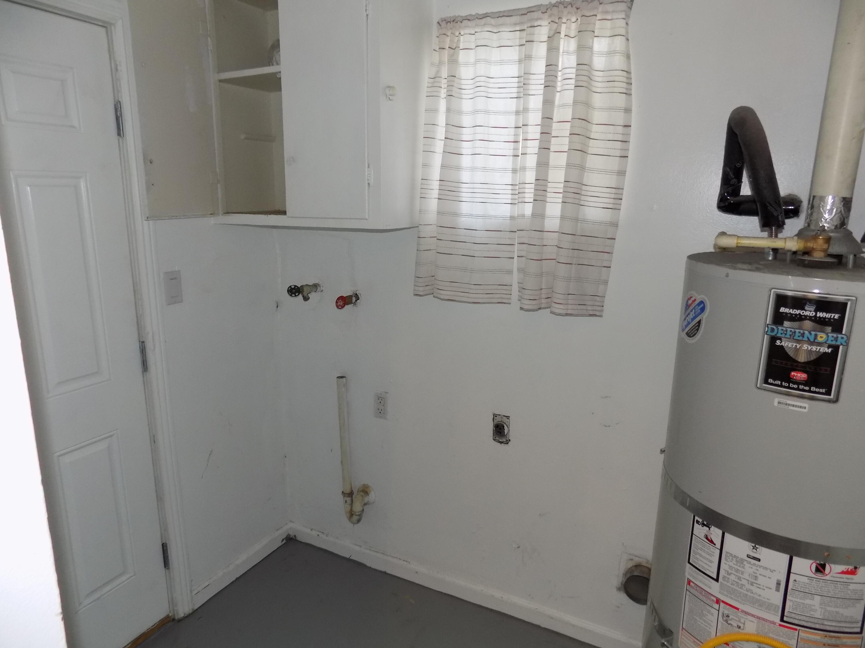 7658 Happy Valley Road Anderson, CA 96007 - Photo 12 of 25 a bathroom with a window