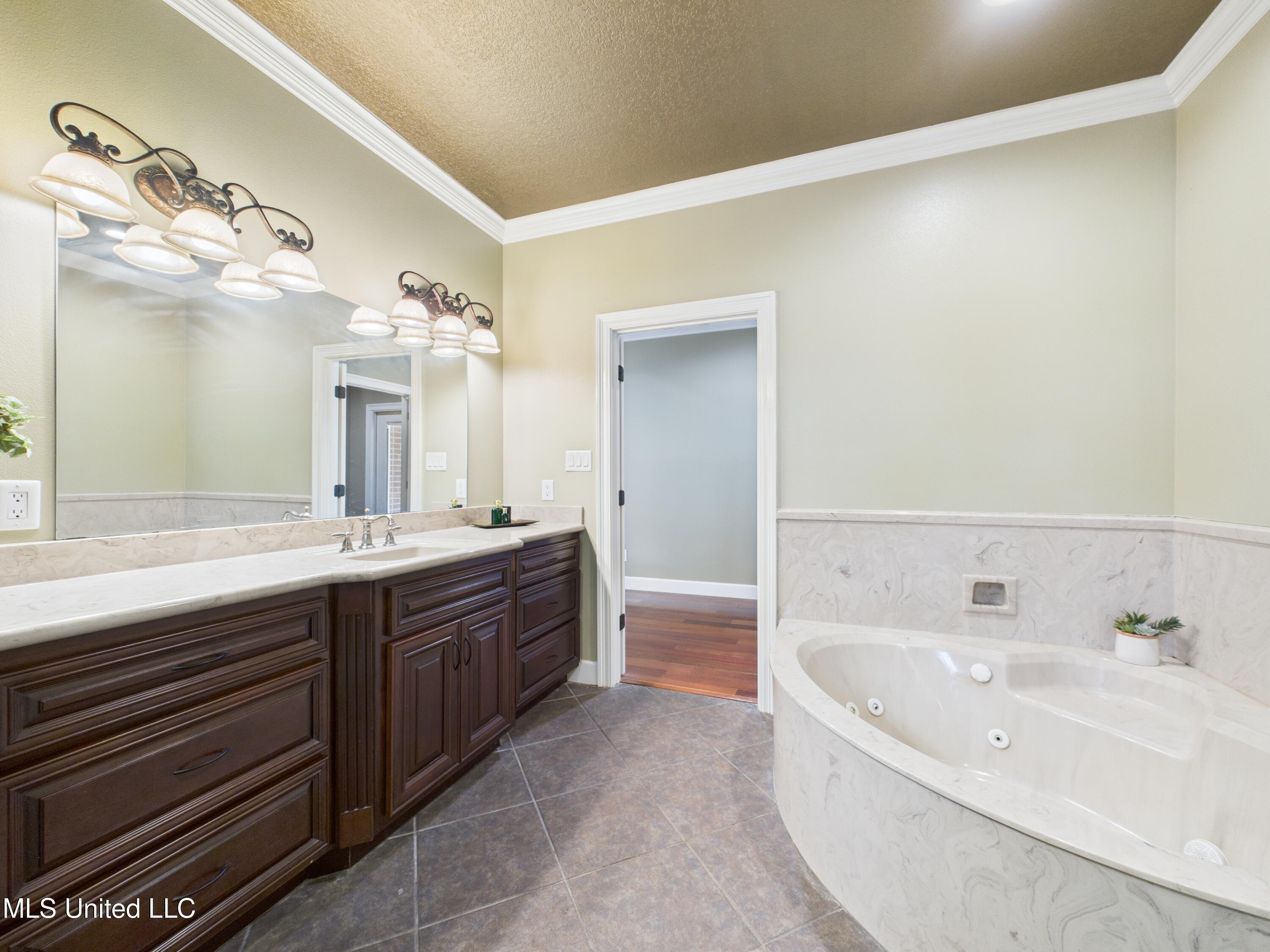 7414 Fountainbleau Road Ocean Springs, MS 39564 - Photo 18 of 49 CAM04449G0-PR0026-STILL030