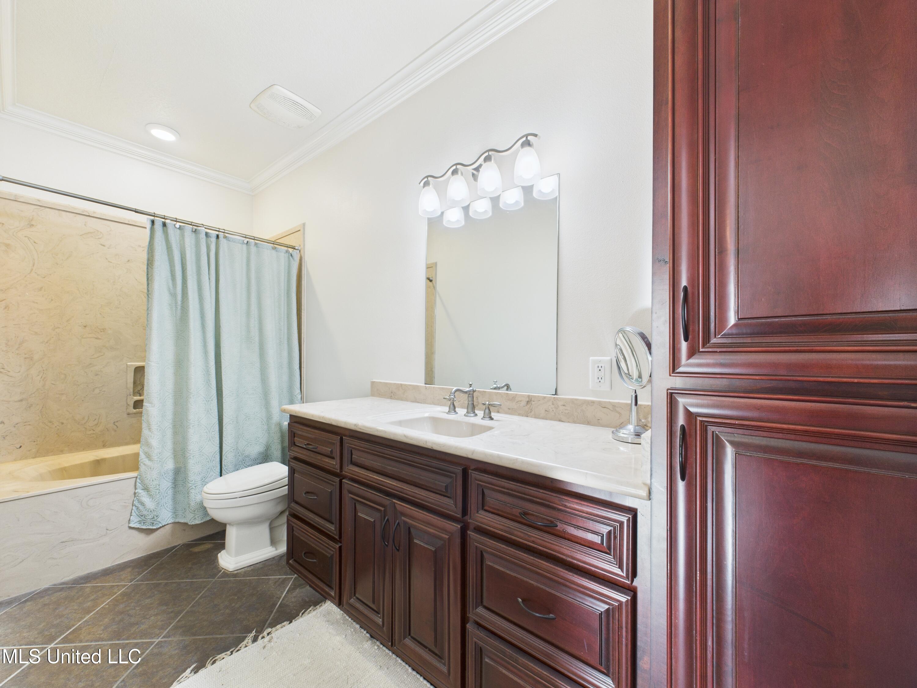 7414 Fountainbleau Road Ocean Springs, MS 39564 - Photo 21 of 49 CAM04449G0-PR0026-STILL033