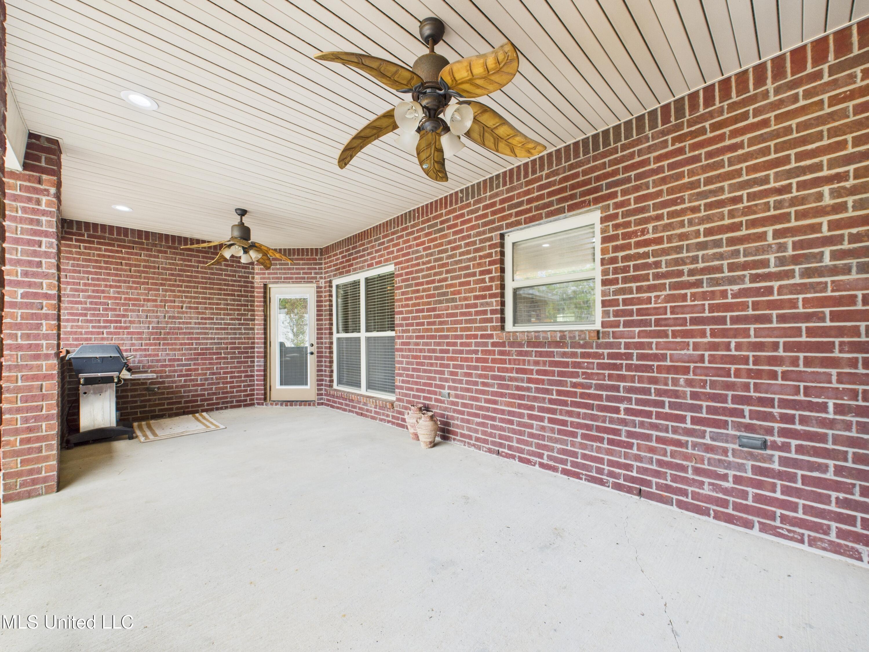 7414 Fountainbleau Road Ocean Springs, MS 39564 - Photo 28 of 49 CAM04449G0-PR0026-STILL017
