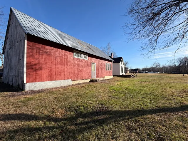a view of an outdoor space