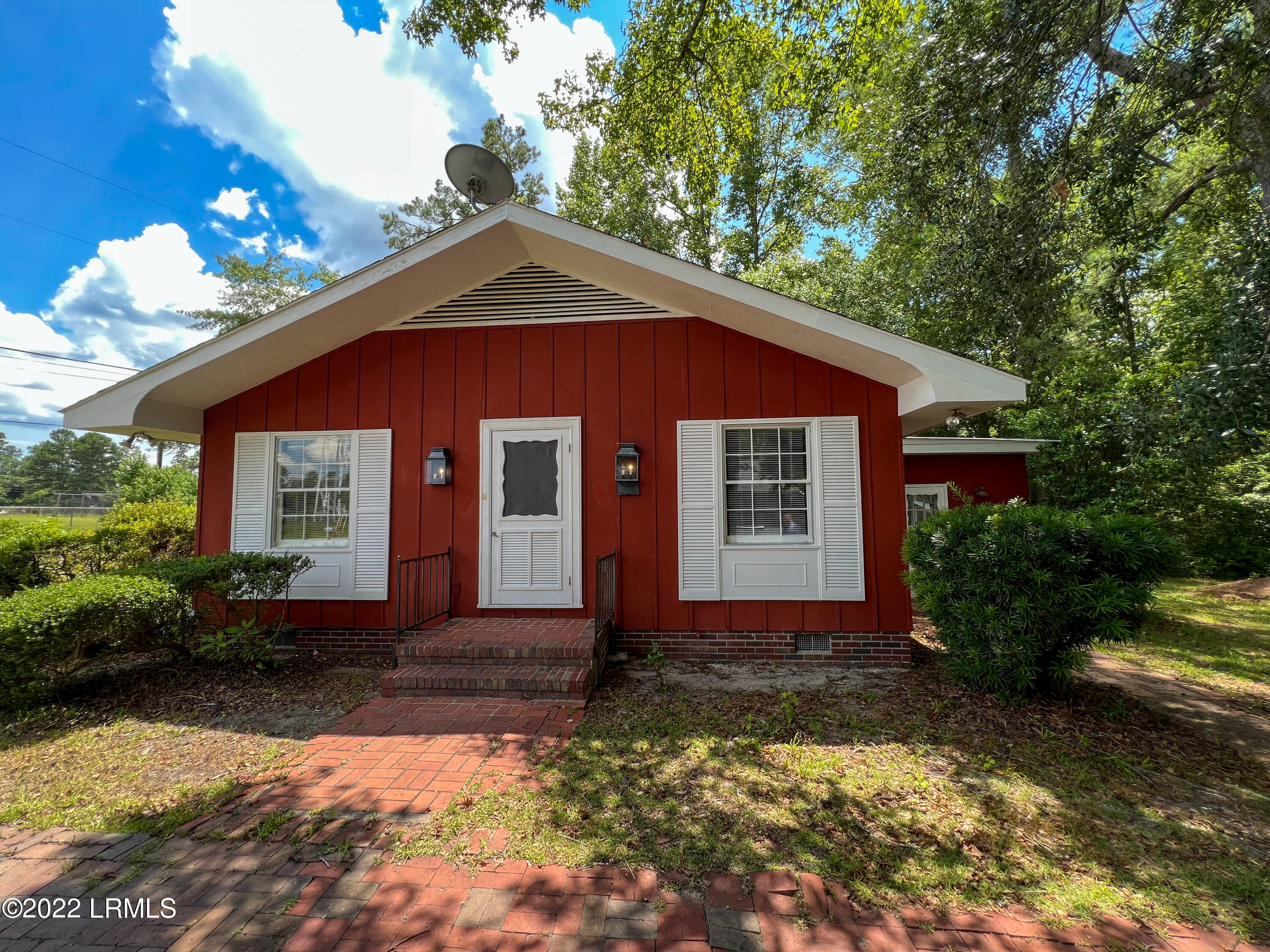 114 Barry Avenue Hampton, SC 29924 - Photo 2 of 15 4F4F852C-1BB1-4286-A06E-CA5477D6EE27