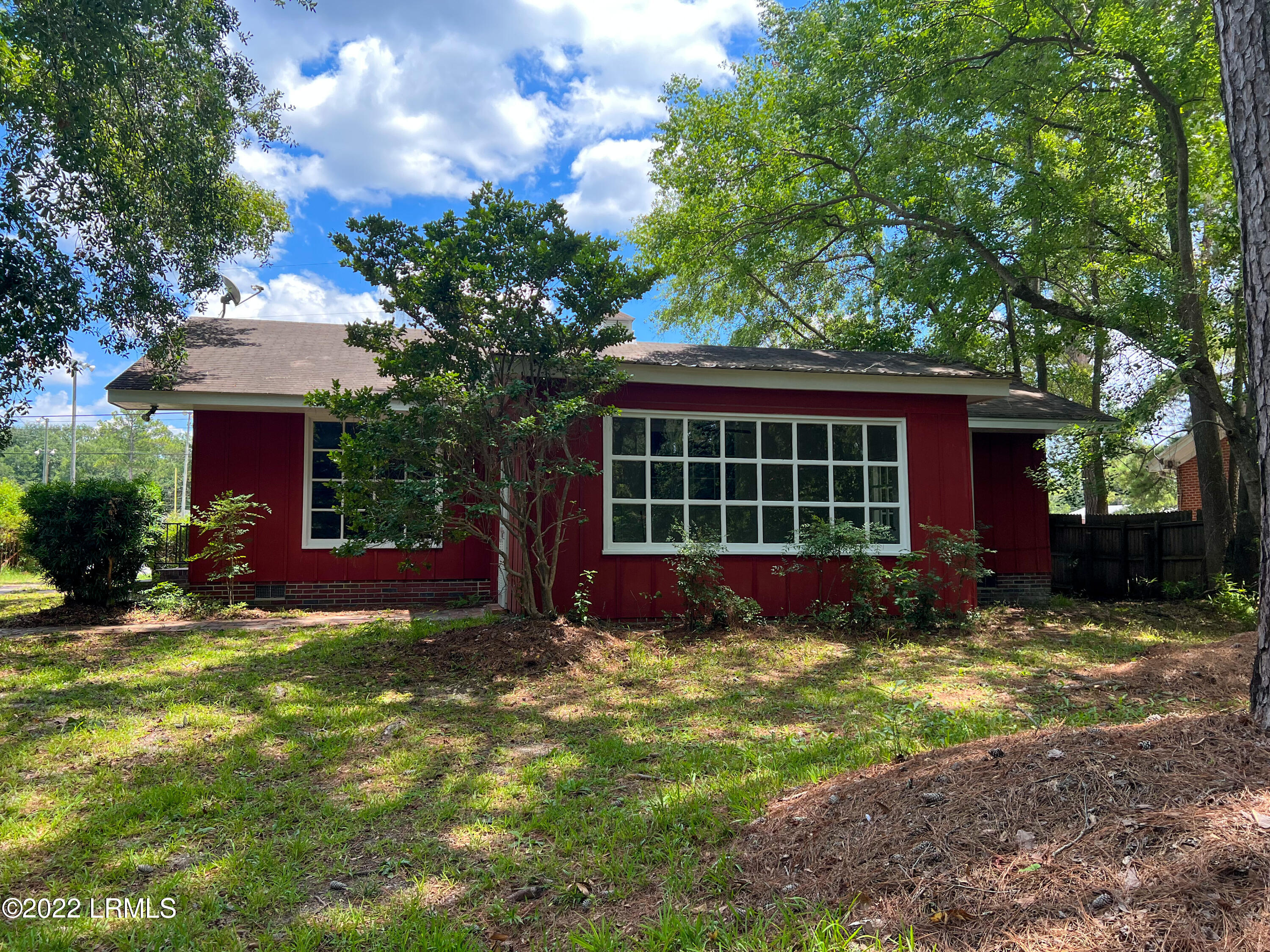 114 Barry Avenue Hampton, SC 29924 - Photo 4 of 15 8D695DD7-FD59-4AF9-86BB-998CE67240F1