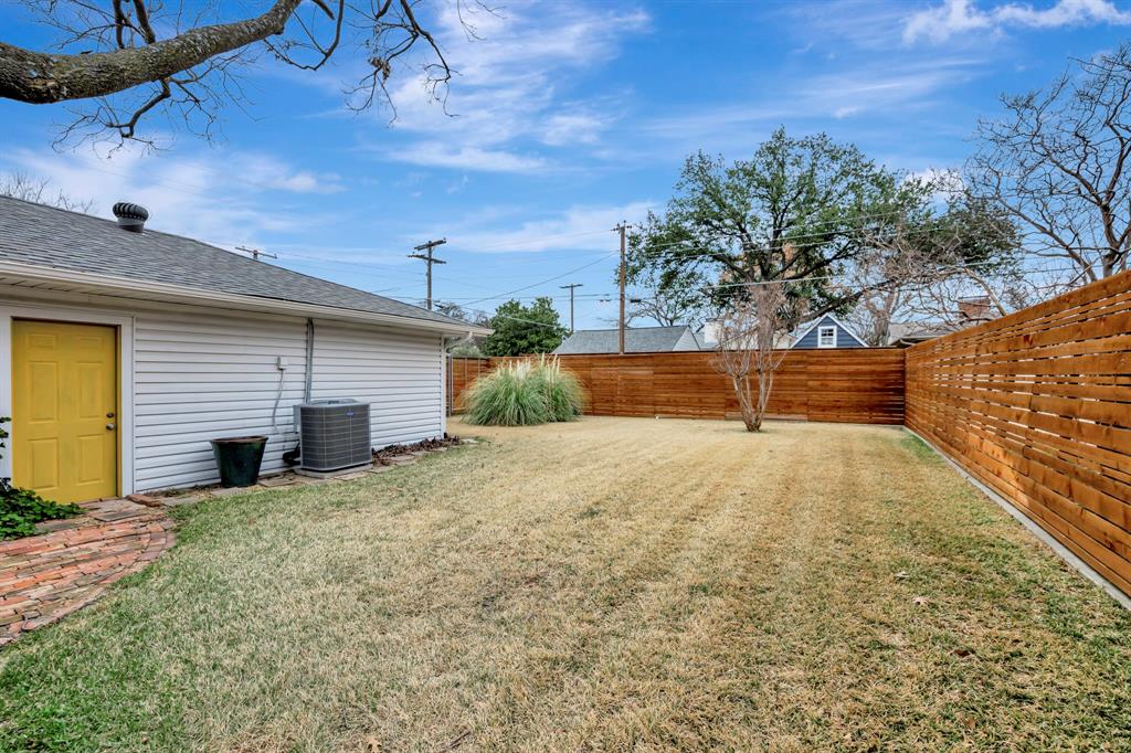 10005 Ridgehaven Drive Dallas, TX 75238 - Photo 24 of 27 a view of backyard with large tree