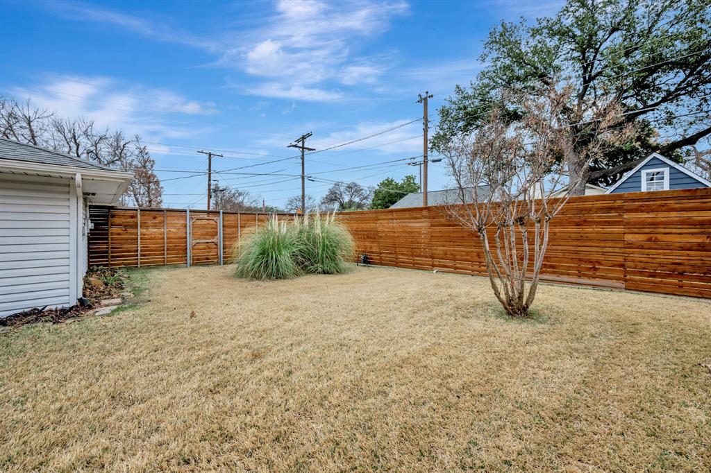 10005 Ridgehaven Drive Dallas, TX 75238 - Photo 27 of 27 a view of outdoor space with wooden fence