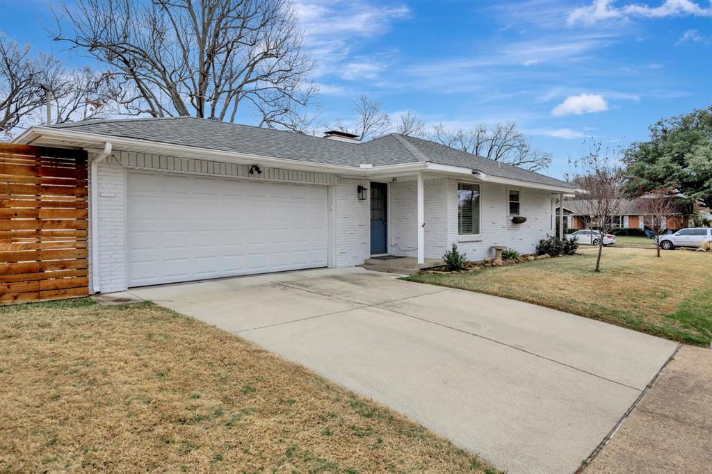 10005 Ridgehaven Drive Dallas, TX 75238 - Photo 3 of 27 a backyard of a house with yard and garage