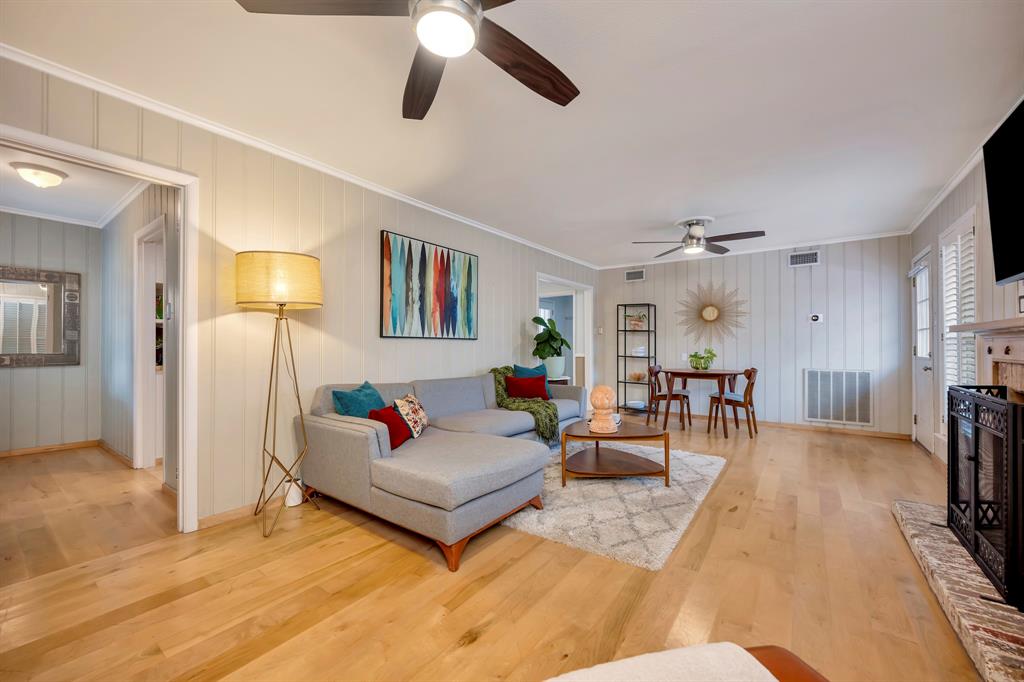 10005 Ridgehaven Drive Dallas, TX 75238 - Photo 5 of 27 a living room with furniture and a flat screen tv