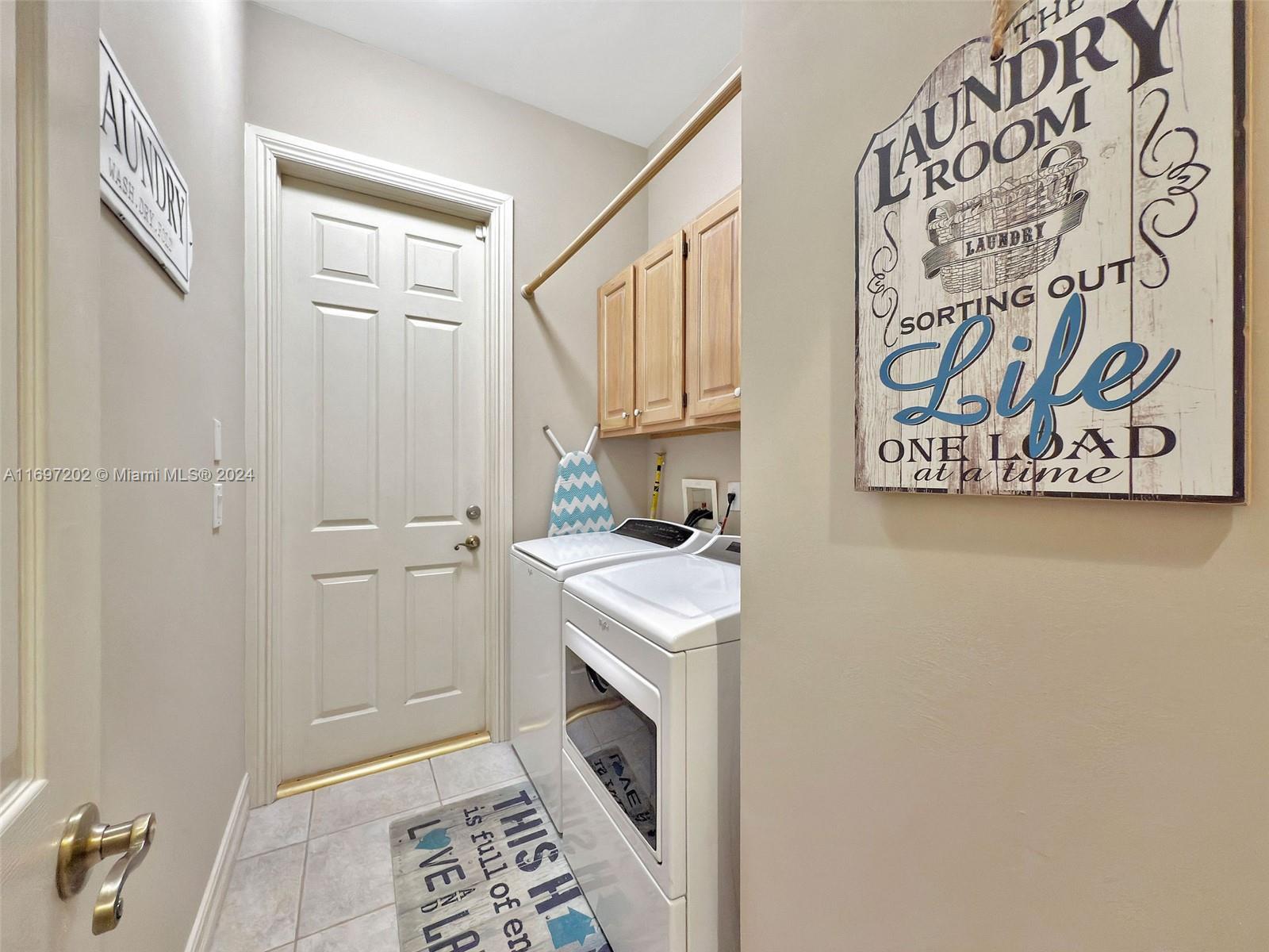 9750 Southwest 143rd Street Miami, FL 33176 - Photo 35 of 41 a bathroom with a sink and a mirror