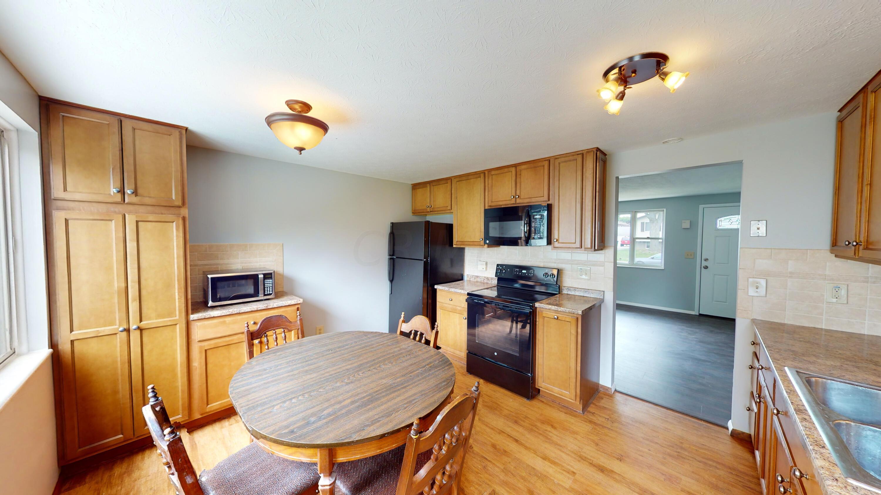 1977 Tupsfield Road Columbus, OH 43229 - Photo 6 of 39 1977-Tupsfield-Rd-06302023_214602