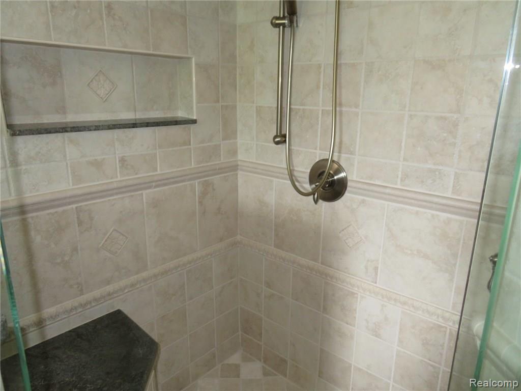 8705 Tindall Road Davisburg, MI 48350 - Photo 30 of 68 masterBath (4).JPG