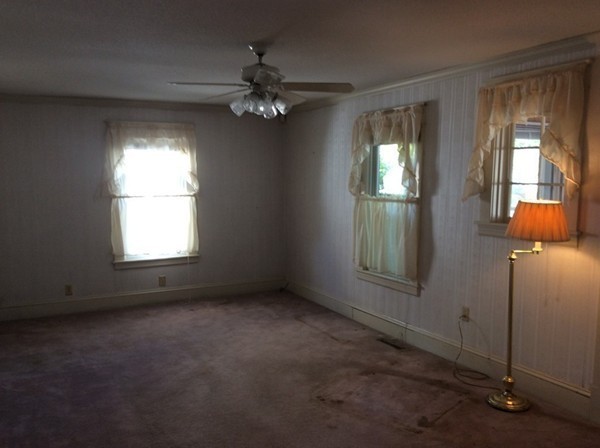 63 Kingsley Street Springfield, MA 01104 - Photo 12 of 30 Gallery Image 12