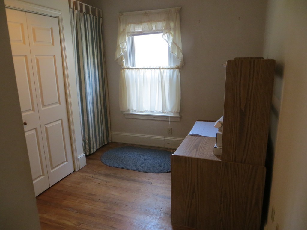 63 Kingsley Street Springfield, MA 01104 - Photo 10 of 30 Gallery Image 10