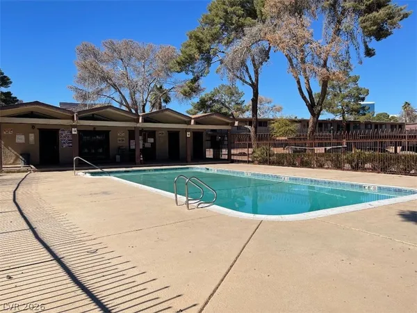 $995 | 615 South Royal Crest Circle, Unit 22, Las Vegas, NV 89169
