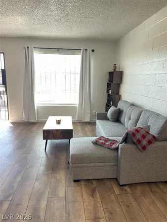 $995 | 615 South Royal Crest Circle, Unit 22, Las Vegas, NV 89169