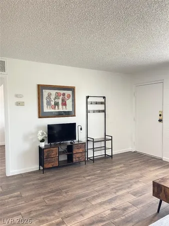 $995 | 615 South Royal Crest Circle, Unit 22, Las Vegas, NV 89169