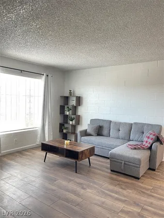 $995 | 615 South Royal Crest Circle, Unit 22, Las Vegas, NV 89169