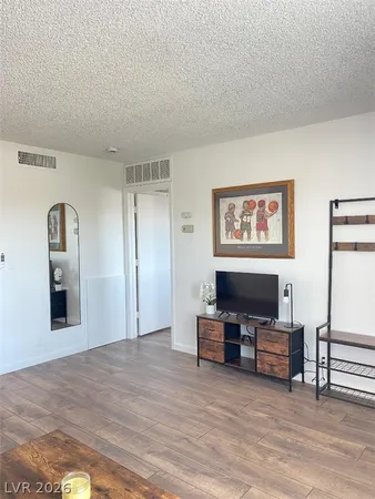 $995 | 615 South Royal Crest Circle, Unit 22, Las Vegas, NV 89169