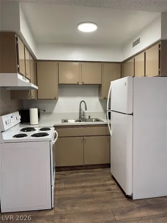 $995 | 615 South Royal Crest Circle, Unit 22, Las Vegas, NV 89169